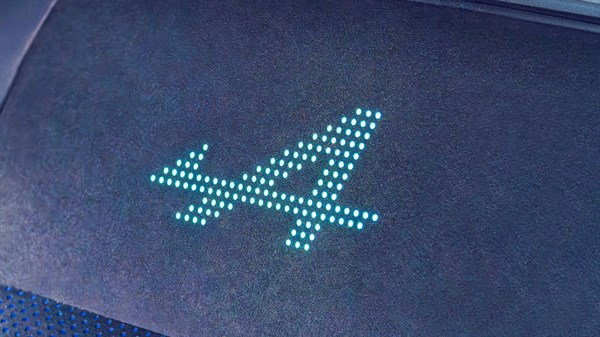 pozadinski osvijetljeni Alpine logo - Renault