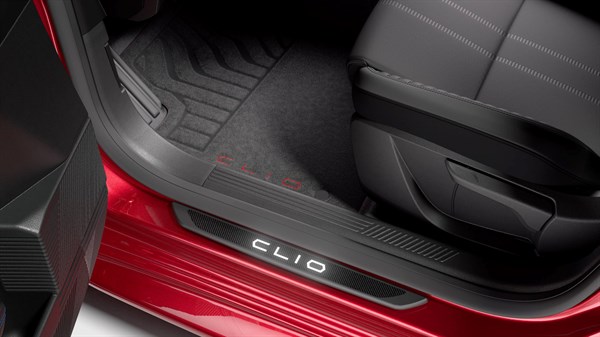 Renault Clio osvijetljeni pragovi vrata i tekstilne ili gumene podne prostirke