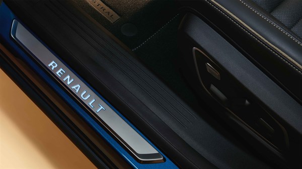 prilagođeni prag prtljažnika od nerđajućeg čelika - dodatna oprema - Renault Austral E-Tech full hybrid
